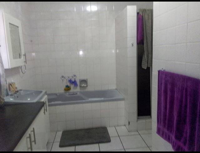 4 BEDROOM FREEHOLD FOR SALE IN GREENHILLS